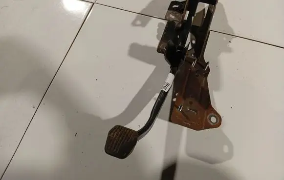 Ford Focus C-MAX Brake pedal 3M512467AH 3M51-2467-AH