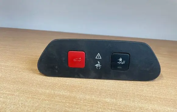 Opel Grandland X Tailgate opening switch YP00069677