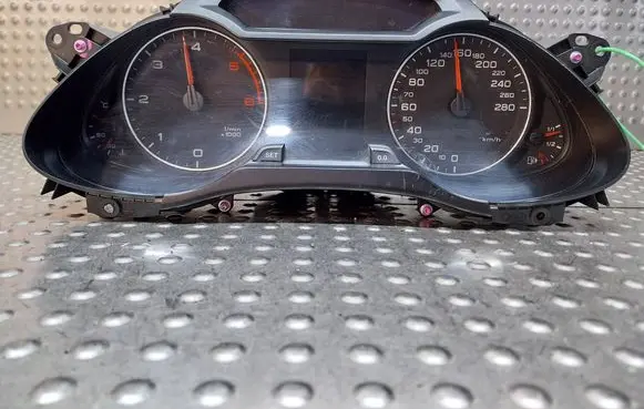 Audi A4 S4 B8 8K Speedometer (instrument cluster) S26383346 8K0920930N