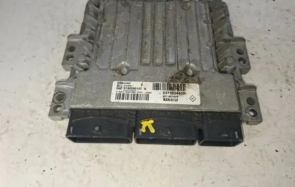 Dacia Duster Engine control unit/module S180095107A 237102440R 237100764R