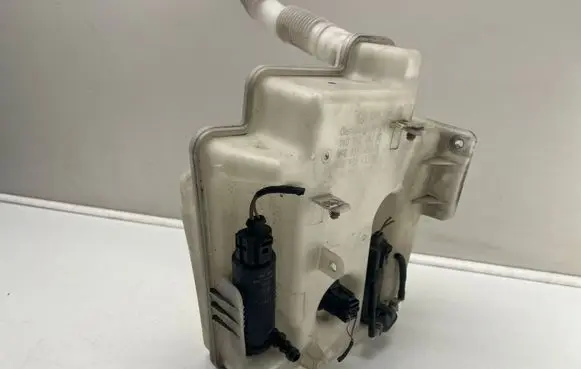 Volkswagen Golf VI Windscreen/windshield washer pump 1K6955651 3B7955681 1K0955453Q