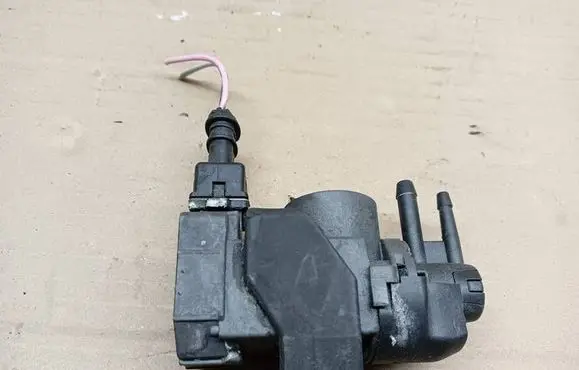 Nissan Juke I F15 Turbo solenoid valve 149566215R 2674152 32711