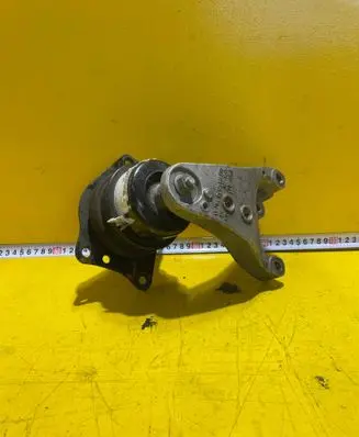 Engine mount bracket