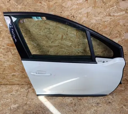 Peugeot 2008 I Front door 