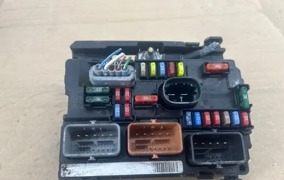 Citroen C3 Fuse module 9636079380