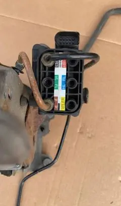 Mercedes-Benz E AMG W213 Air suspension valve block 