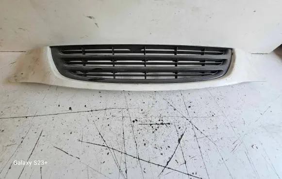 Toyota Avensis T220 Front bumper upper radiator grill 5311105030