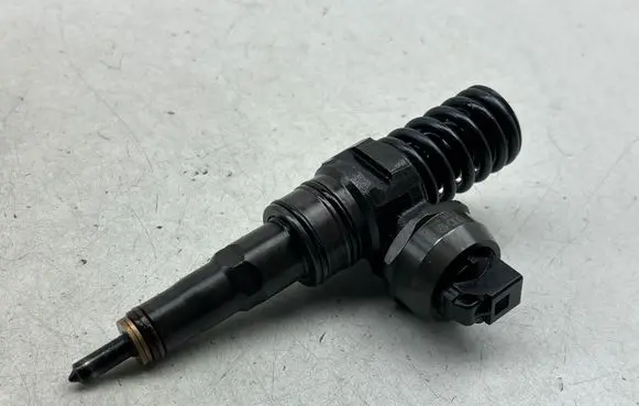 Volkswagen Caddy Fuel injector 038130073AP