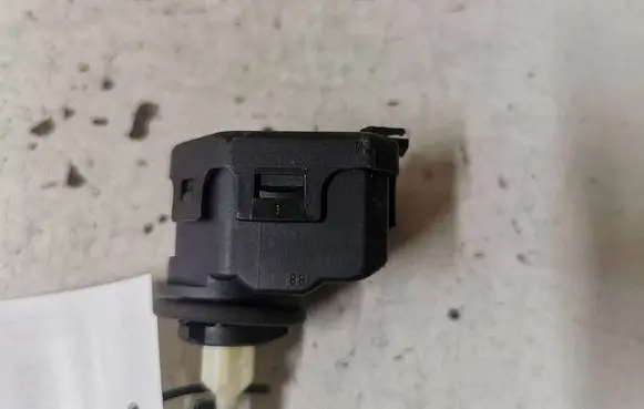 Volkswagen PASSAT B5.5 Headlight level adjustment motor 1J0941295C 00787800