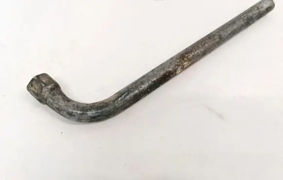 Volkswagen PASSAT B4 Wheel nut wrench 191012219