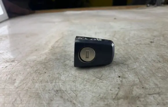 Opel Astra H Front door handle cover 