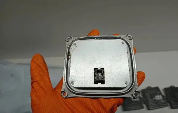 Chrysler Pacifica Headlight ballast module Xenon 147000015300