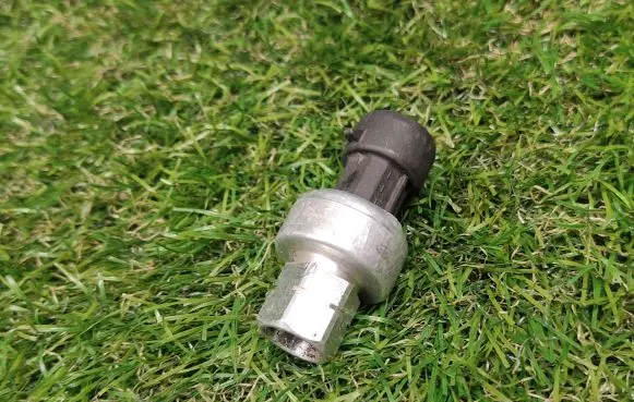 Chevrolet Epica Air conditioning (A/C) pressure sensor 2CP452