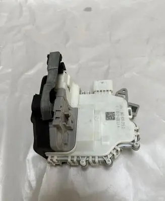 Audi Q7 4L Front door lock 8K0839015C