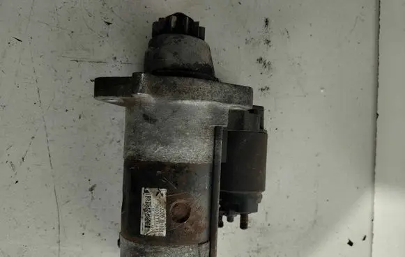 Nissan Primera Starter motor M008T71471