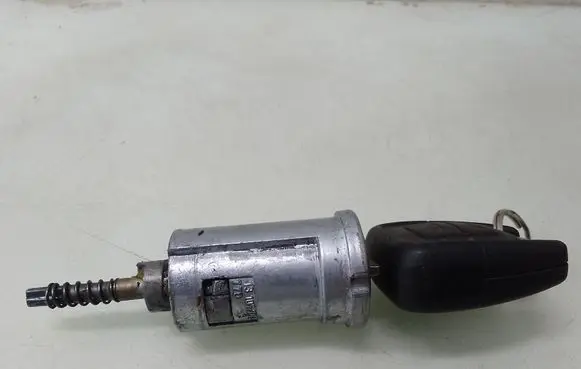 Opel Zafira A Ignition lock 13107754