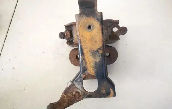 Toyota Aygo AB10 Engine mount bracket
