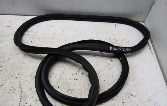 KIA Stonic Trunk rubber seal (body) 