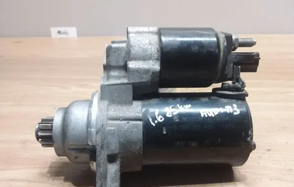 Volkswagen Golf V Starter motor 02T911023R