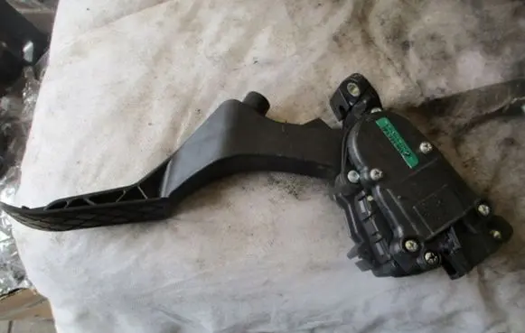 Volkswagen Transporter - Caravelle T5 Brake pedal bracket assembly VW7E1721503C
