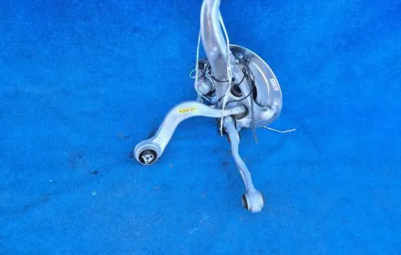 BMW 5 G60 G61 Front wheel hub spindle knuckle 31216898329 6898329