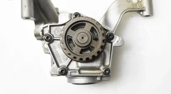 Ford Focus Oil pump CM5G6600DC