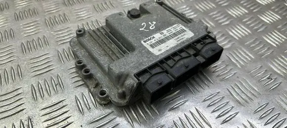 Suzuki Grand Vitara II Engine control unit/module 8200518648 0281012657