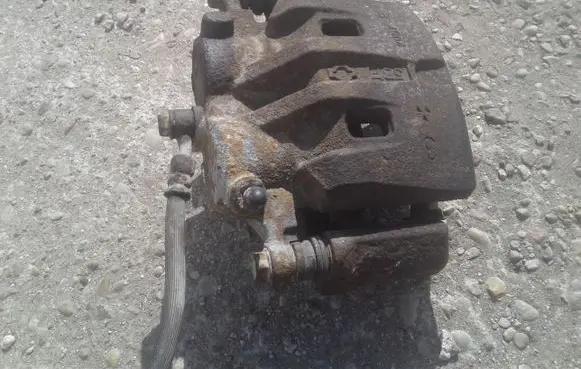 Nissan X-Trail T30 Front brake caliper