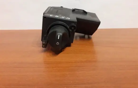 Mercedes-Benz E W210 Light switch 2105451104 5563