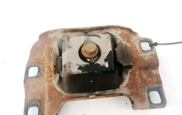 Mazda 3 I Engine mount bracket