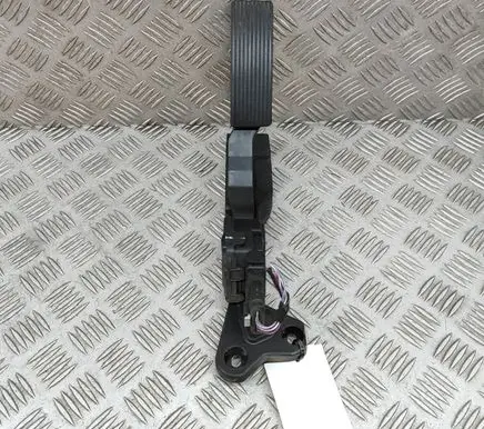 Mercedes-Benz GL X166 Accelerator throttle pedal A1663000004 6PV933966