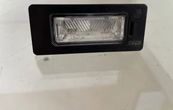 Skoda Superb B6 (3T) Number plate light 8T0943021