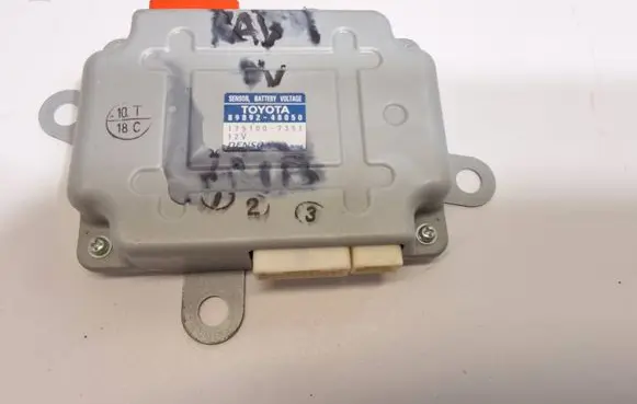 Toyota RAV 4 (XA40) Battery control module 8989248050