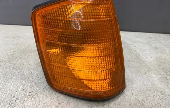 Mercedes-Benz 190 W201 Front indicator light A2018260143 42656R6
