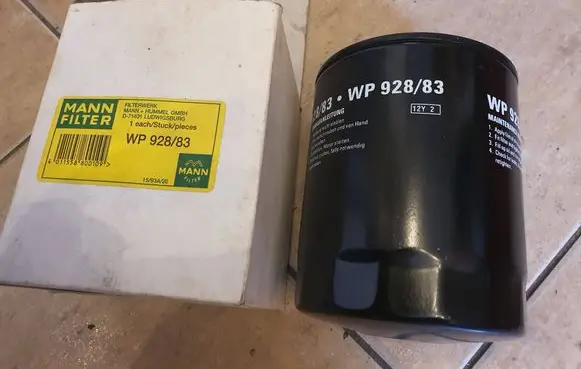 Volkswagen Golf I Oil filter cover WP92883 D71631