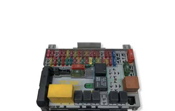 Opel Vectra B Fuse module 90583459
