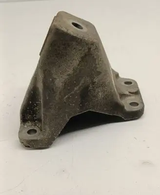 Engine mounting bracket