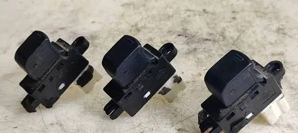 Subaru Legacy Electric window control switch 9701Z