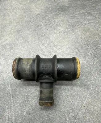 Audi A4 S4 B5 8D Engine coolant pipe/hose 252516
