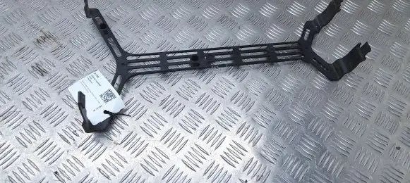 Radiator mount bracket