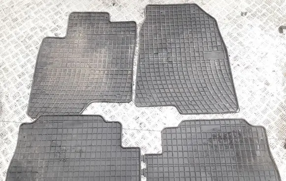 Chevrolet Captiva Car floor mat set 