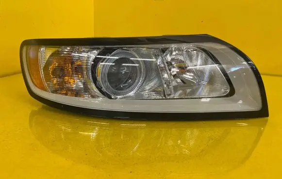 Volvo S40 Headlight/headlamp 30763064