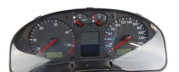 Volkswagen PASSAT B5 Speedometer (instrument cluster) 3B0920822A