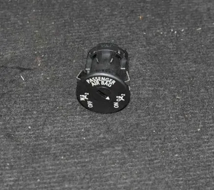 Passenger airbag on/off switch