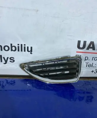 Renault Megane I Front bumper upper radiator grill