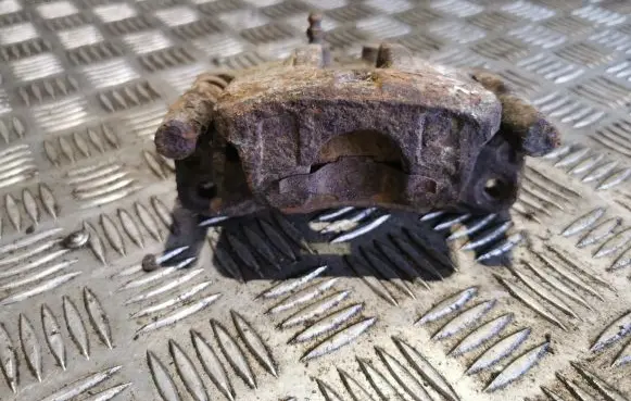 Mitsubishi Lancer X Rear brake caliper