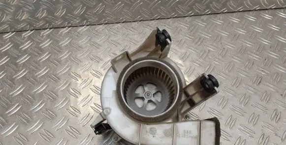 Toyota RAV 4 (XA40) Hybrid/electric vehicle battery fan G923048080