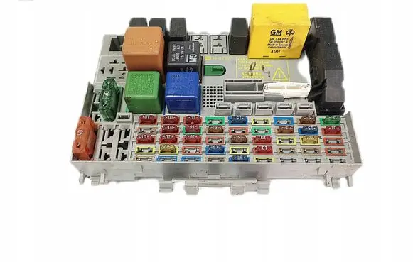 Opel Zafira A Fuse module 24412497