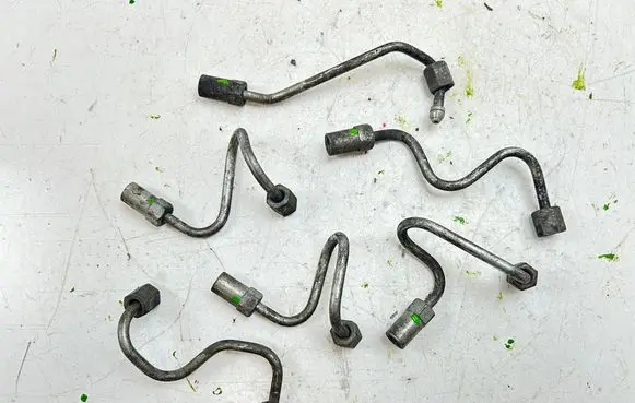 Mazda 5 Fuel injector supply line/pipe 