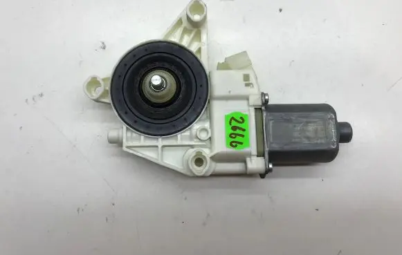 Mercedes-Benz ML W166 Front door window regulator motor A1669060201 937671101